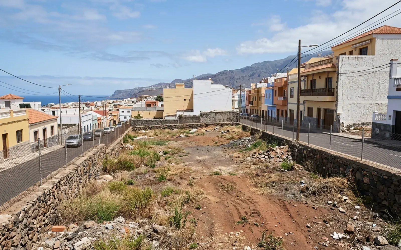 Parcela vacía en un entorno urbano canario pendiente de analizar